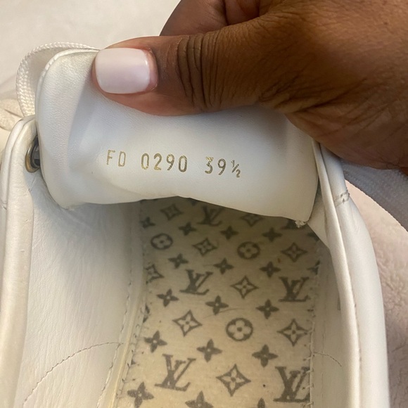 Authentic Louis Vuitton sneakers - Picture 6 of 10